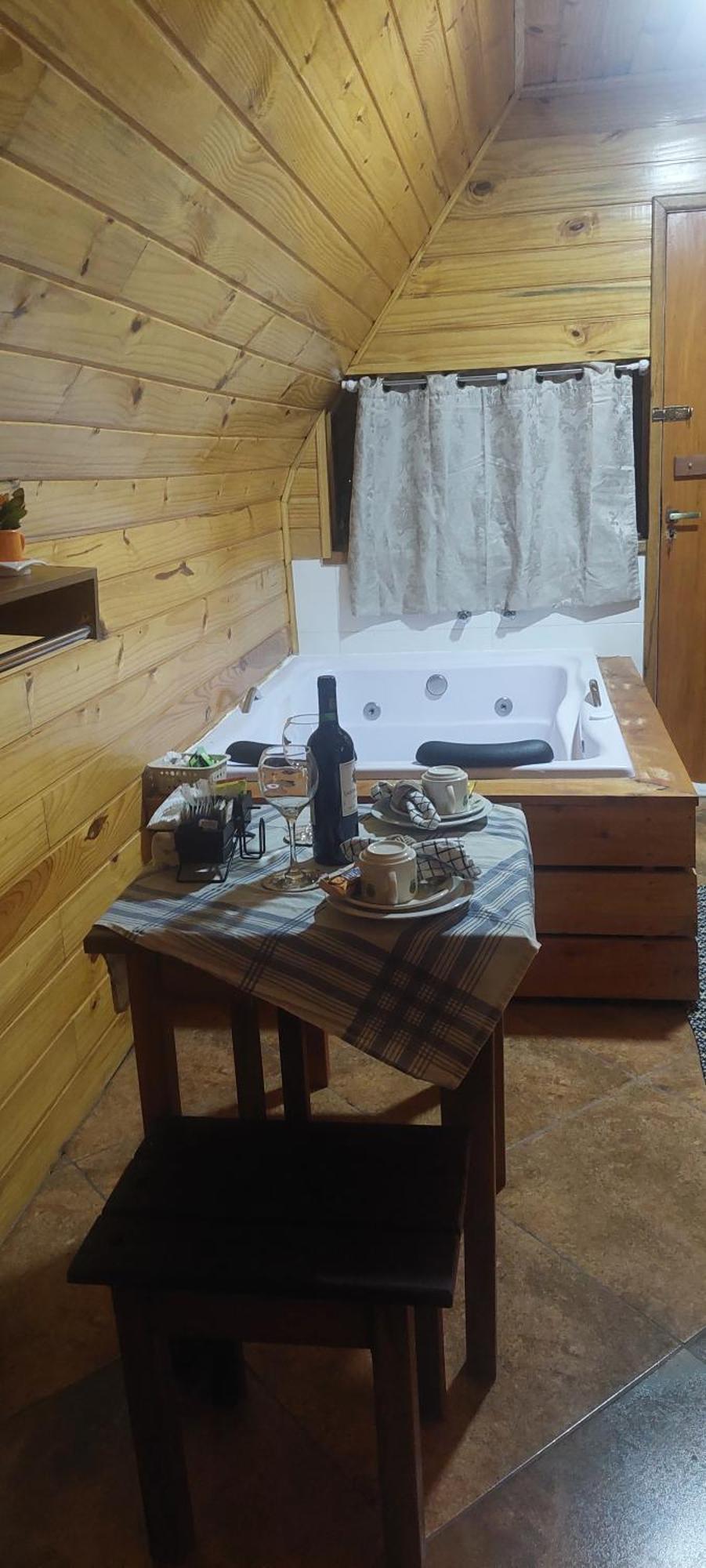 Hotel Chale Com Hidromassagem Da Vick Campos do Jordão Exterior foto